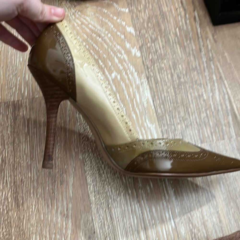 Pointed toe Guess heels